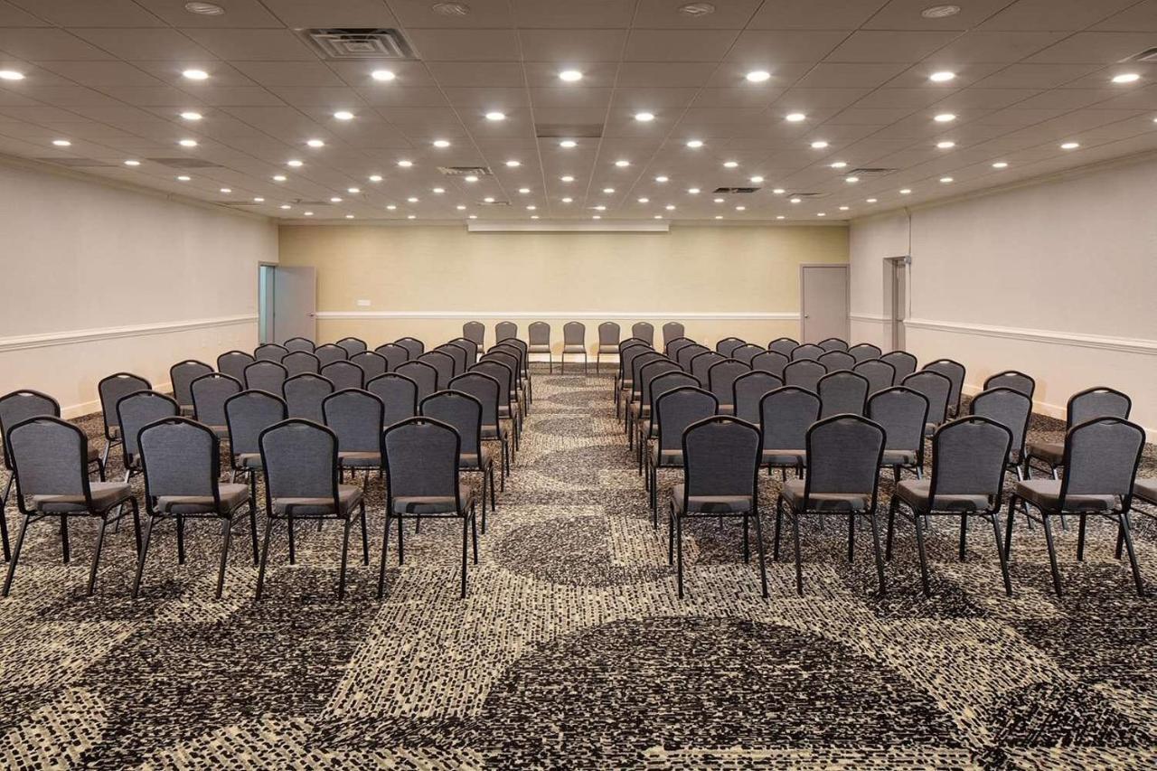 מלון Wyndham Garden Columbia-Ft Jackson מראה חיצוני תמונה