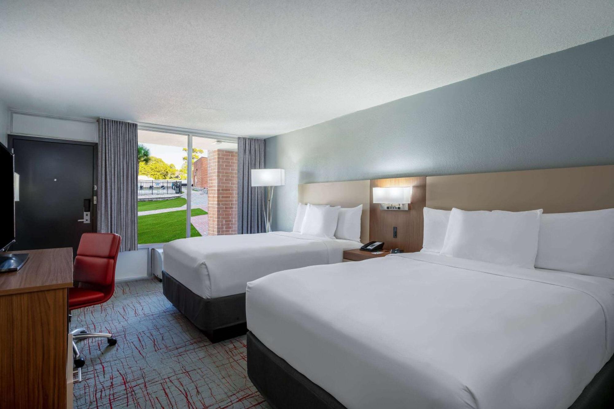 מלון Wyndham Garden Columbia-Ft Jackson מראה חיצוני תמונה